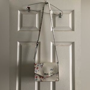 Adorable Floral Guess Purse HOLD FOR JEN